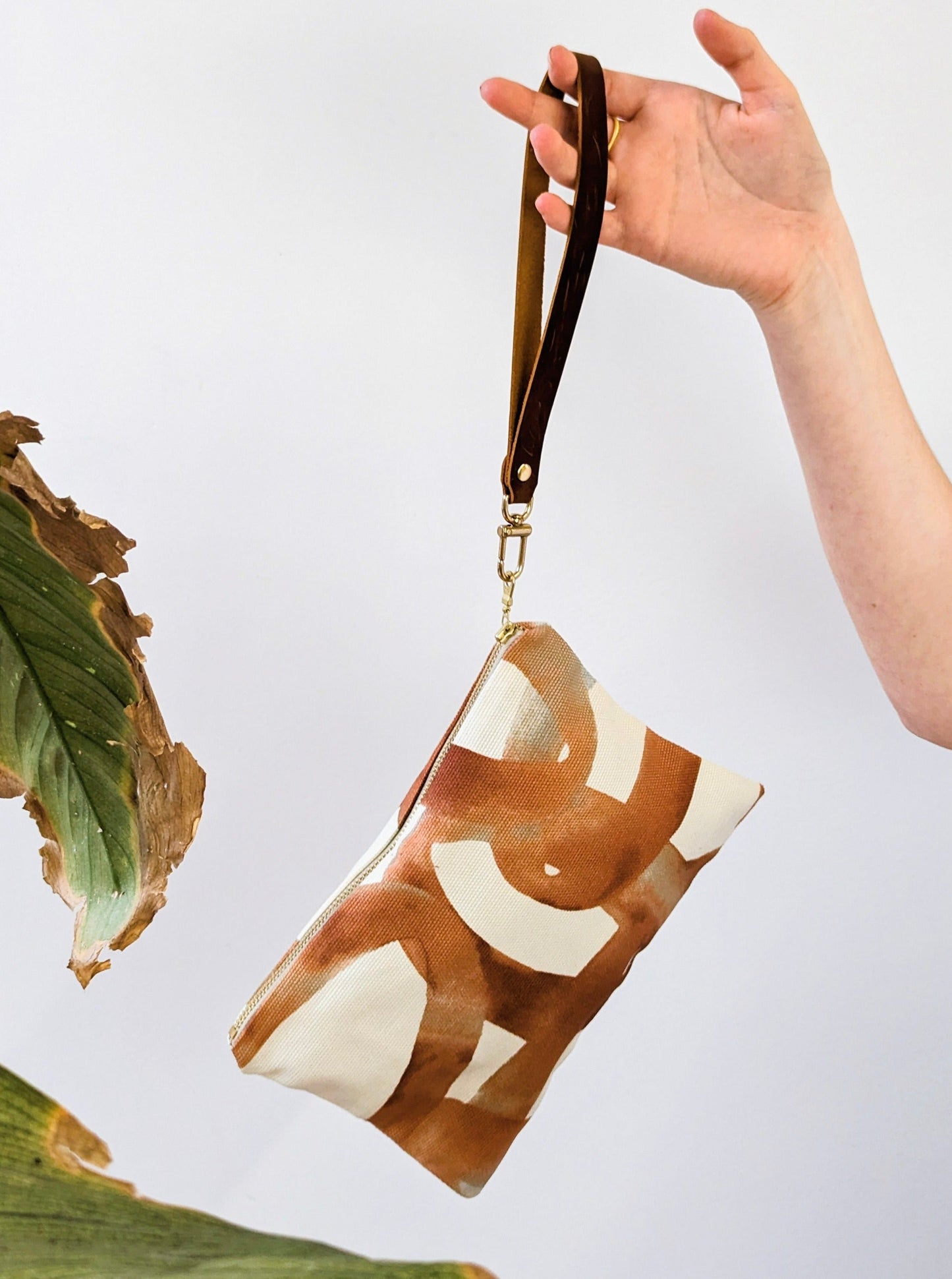 Shipwreck Chain Wristlet Purse